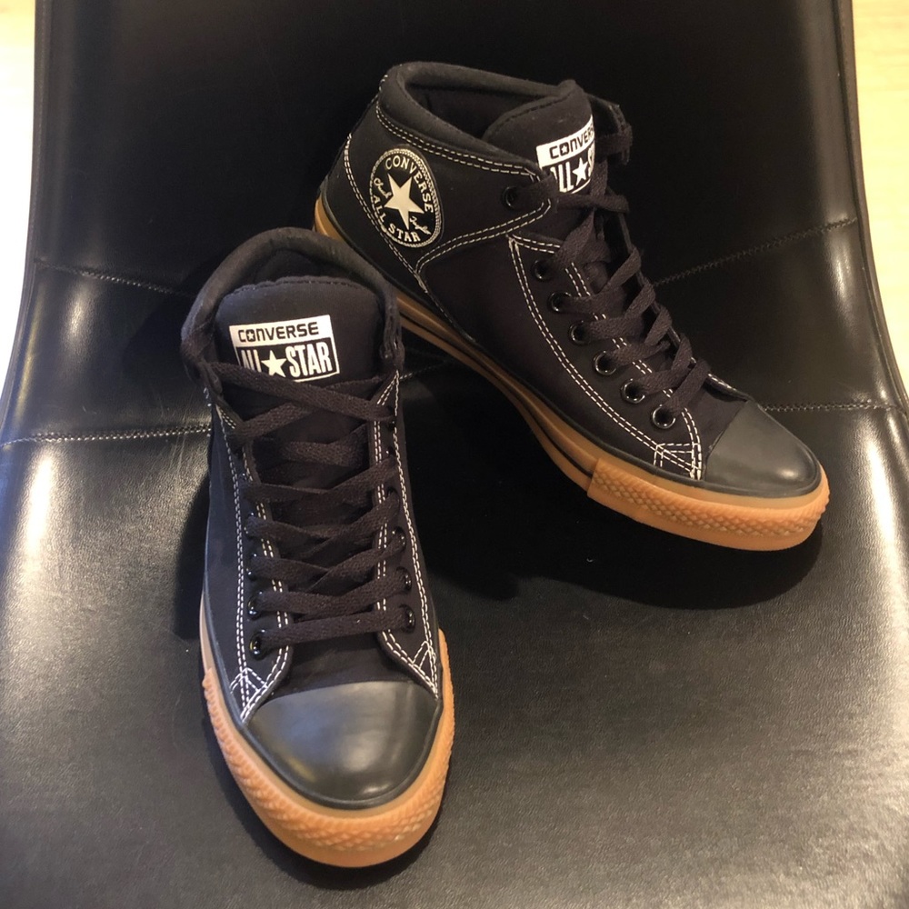 CONVERSE- Men’s Mid cut shoe